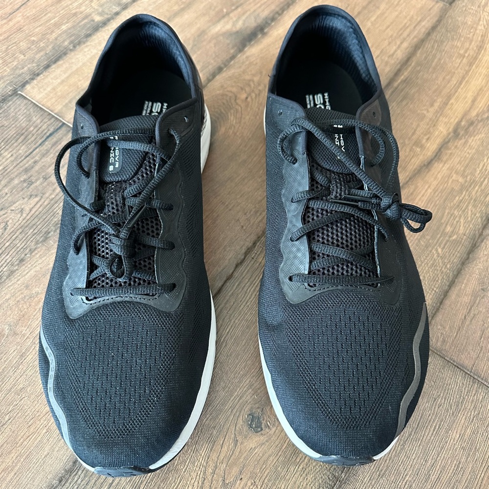 Men’s size 18 Black UA HOVR Sonic 6 shoes